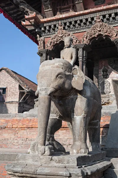 Statue d'éléphant en pierre — Photo