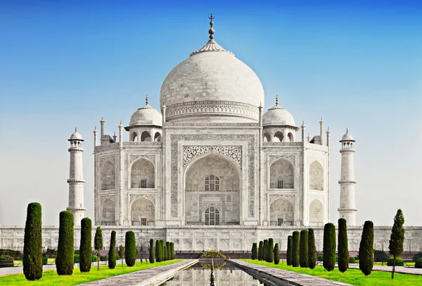 Taj Mahal en la luz del amanecer —  Fotos de Stock