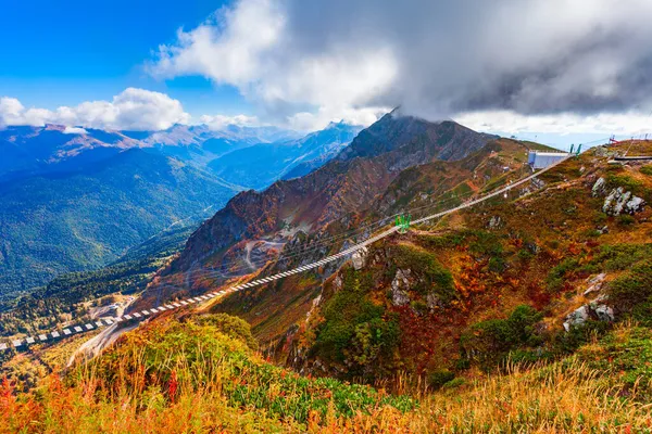 俄罗斯克拉斯诺达尔边疆区索契市玫瑰峰山站悬索桥 — 图库照片