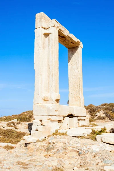 ギリシャのナクソス島近くのパラティア島のナクソス ポルタラまたはアポロ神殿の入り口ゲート — ストック写真