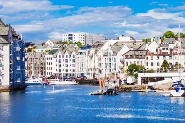 Iates Baía Alesund Centro Cidade Alesund Uma Cidade Município Noruega — Fotografia de Stock