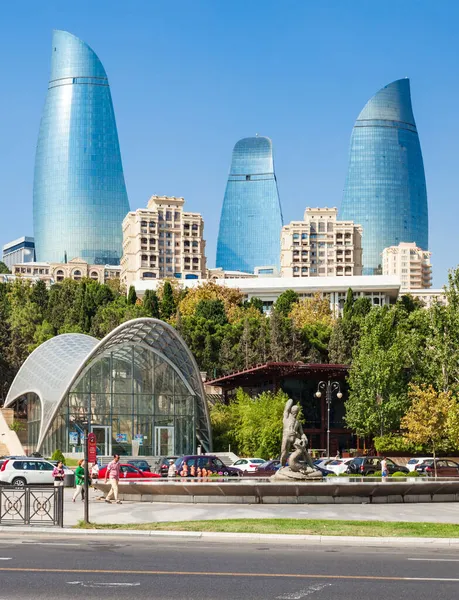 Baku Azerbeidzjan September 2016 Bakoe Vlam Torens Kabelbaan Gebouw Het — Stockfoto