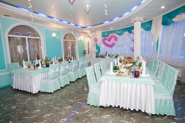 Sala matrimoni al ristorante con palloncini — Foto Stock