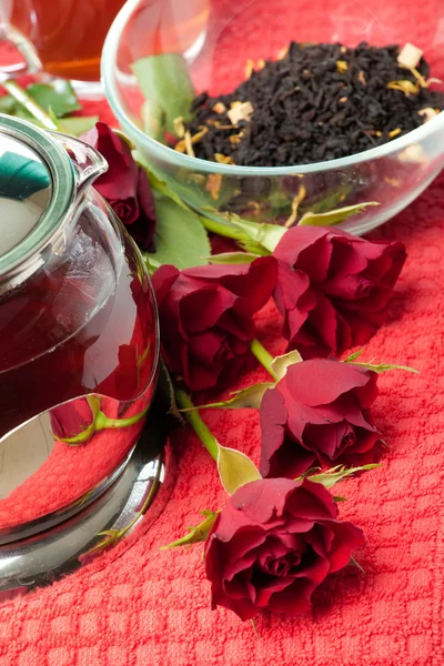 Scalded teapot and cup of tea — Stock Photo, Image