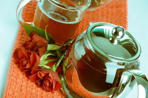 Scalded teapot and cup of tea — Stock Photo, Image