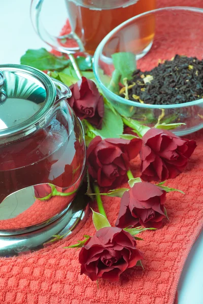 Teiera scottata e tazza di tè — Foto Stock