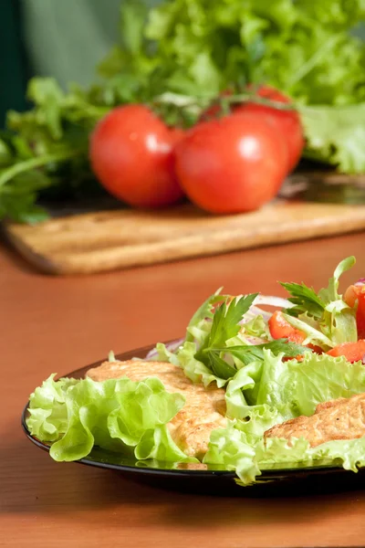 Hähnchenbraten beim Schwiegervater — Stockfoto