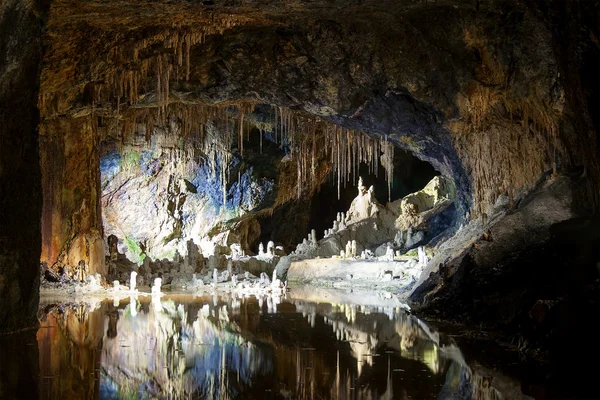 Underjordisk grotta, saalfeld fairy grottoes, Tyskland — Stockfoto