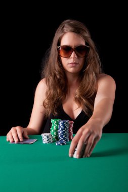 kadın playinf poker