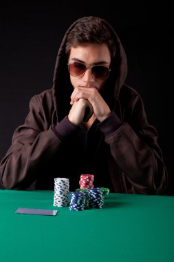 plaing poker adamdır