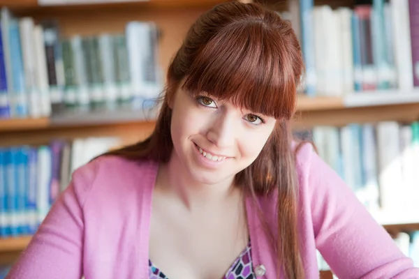 Woman studying — Stock Photo, Image