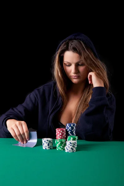 Mujer jugando poke —  Fotos de Stock