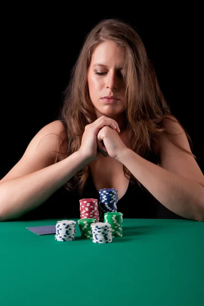 Mujer jugando póquer —  Fotos de Stock