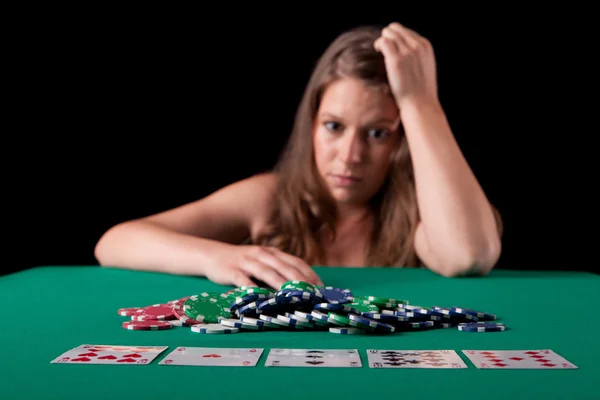 Žena hrající poker — Stock fotografie