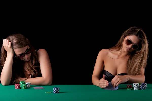 玩扑克的妇女 — 图库照片