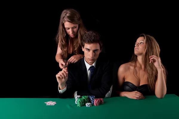 Homem e mulher jogando poker — Fotografia de Stock