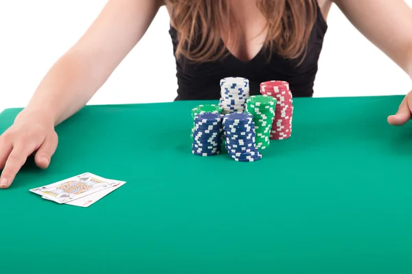 Kvinna som spelar poker — Stockfoto