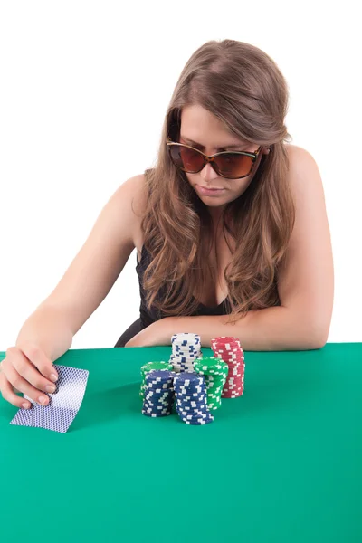 Mulher jogando poker — Fotografia de Stock