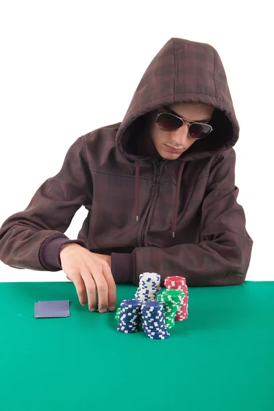 Homme jouant au poker — Photo