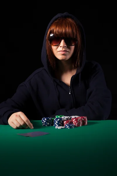 Žena hrající poker — Stock fotografie