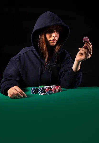 Woman playing poker — Stock Photo, Image