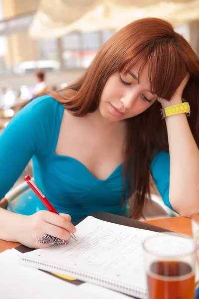 Mädchen studieren — Stockfoto