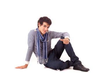 Genç casual adam poz