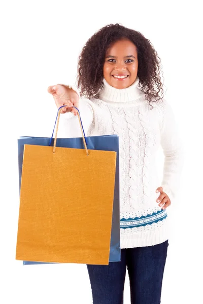 Mulher jovem e bonita com sacos de compras — Fotografia de Stock