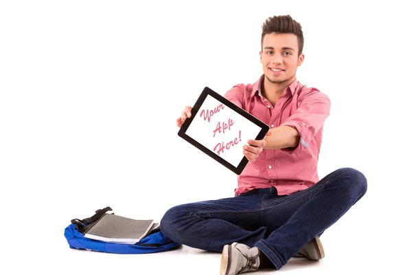 Homem jovem apresentando um computador tablet — Fotografia de Stock