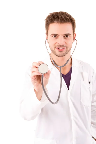 Jovem médico segurando um estetoscópio — Fotografia de Stock