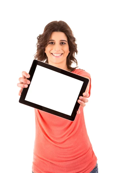 Felice giovane donna che presenta un computer tablet — Foto Stock