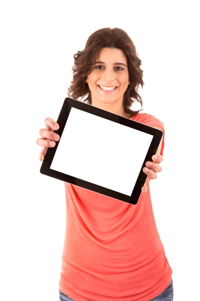 Mujer joven y feliz presentando una tableta —  Fotos de Stock