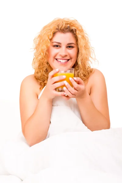 Frau im Bett — Stockfoto