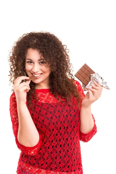 Mooie vrouw een chocolade eten — Stockfoto