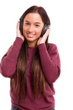 Müzik dinleyen kadın