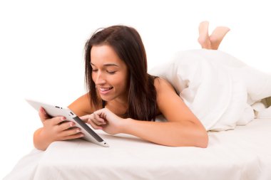 Tablet bilgisayarlı kadın