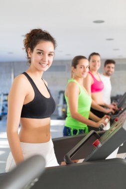 spor salonunda kadın