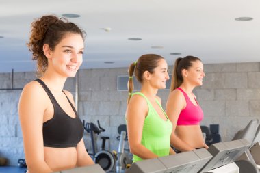 spor salonunda kadın