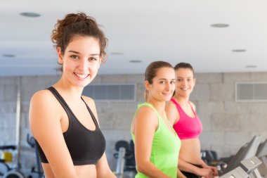 spor salonunda kadın