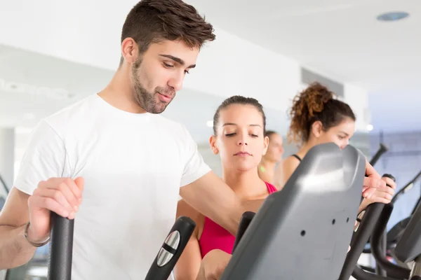 Mannen på gymmet — Stockfoto