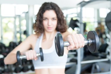 spor salonunda kadın