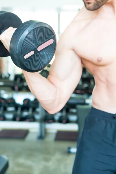 Mannen på gymmet — Stockfoto