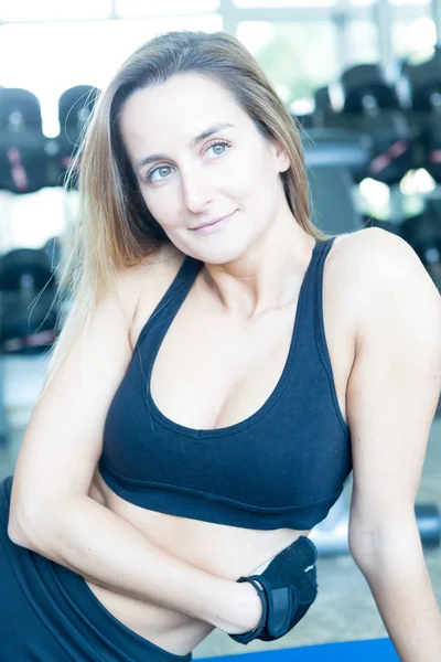 Woman at the gym — Stock Photo, Image