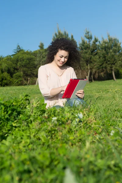 Jonge vrouw — Stockfoto