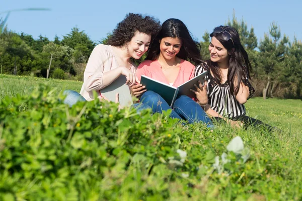 Gelukkig vrouwen — Stockfoto