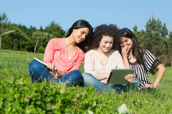 Gelukkig vrouwen — Stockfoto