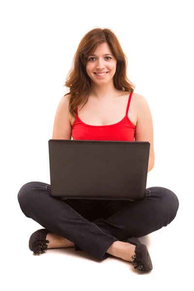 Estudiante trabajando con el ordenador portátil — Foto de Stock