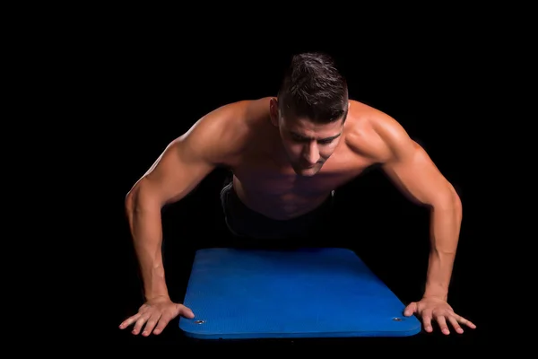 Hombre haciendo ejercicio —  Fotos de Stock