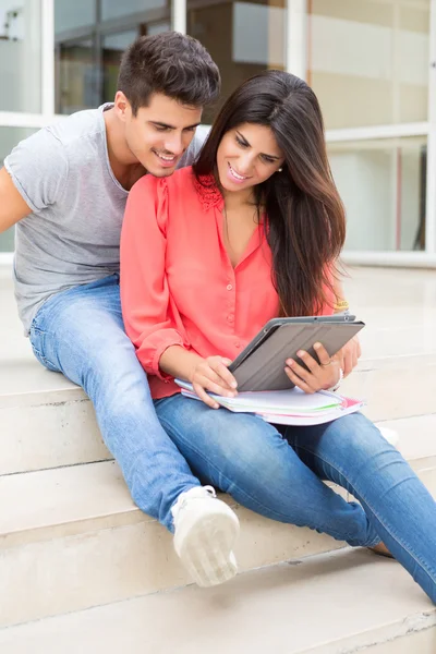 Coppia di studenti — Foto Stock