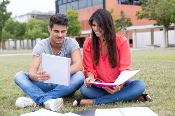 Para studentów — Zdjęcie stockowe